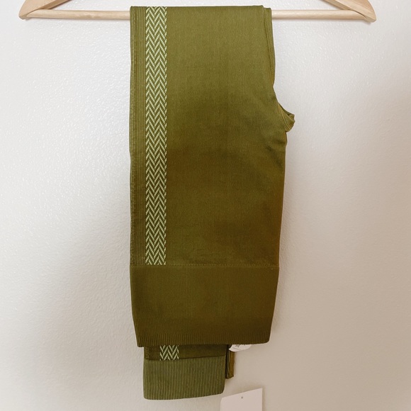 Fabletics High-Waisted Seamless Check Legging - Thyme Green - Picture 2 of 3